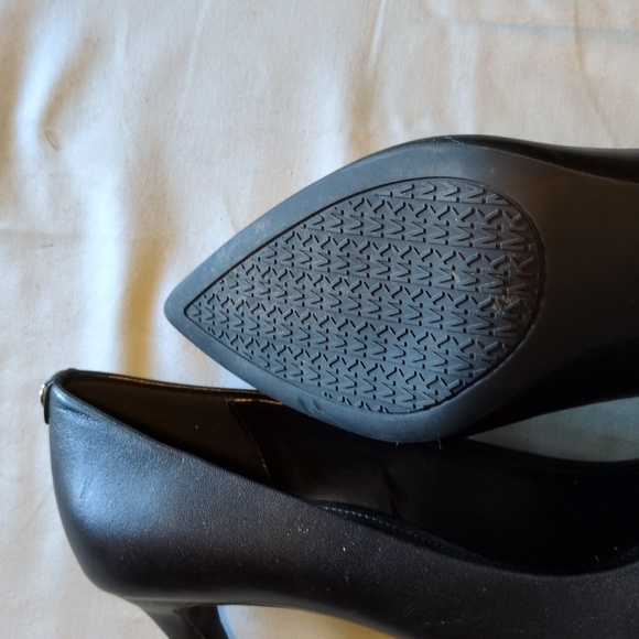 Michael Kors Dorothy Leather Heels Sleek Pointed Toe Rubber Outsole Black W US 5 - Picture 10 of 13